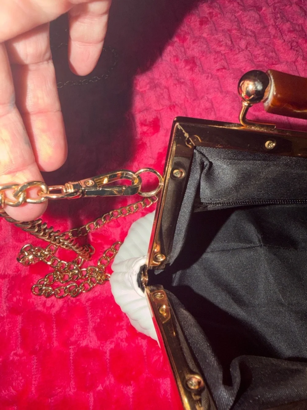 Elegant White Pleated Frame Crossbody Bag with Gold Chain